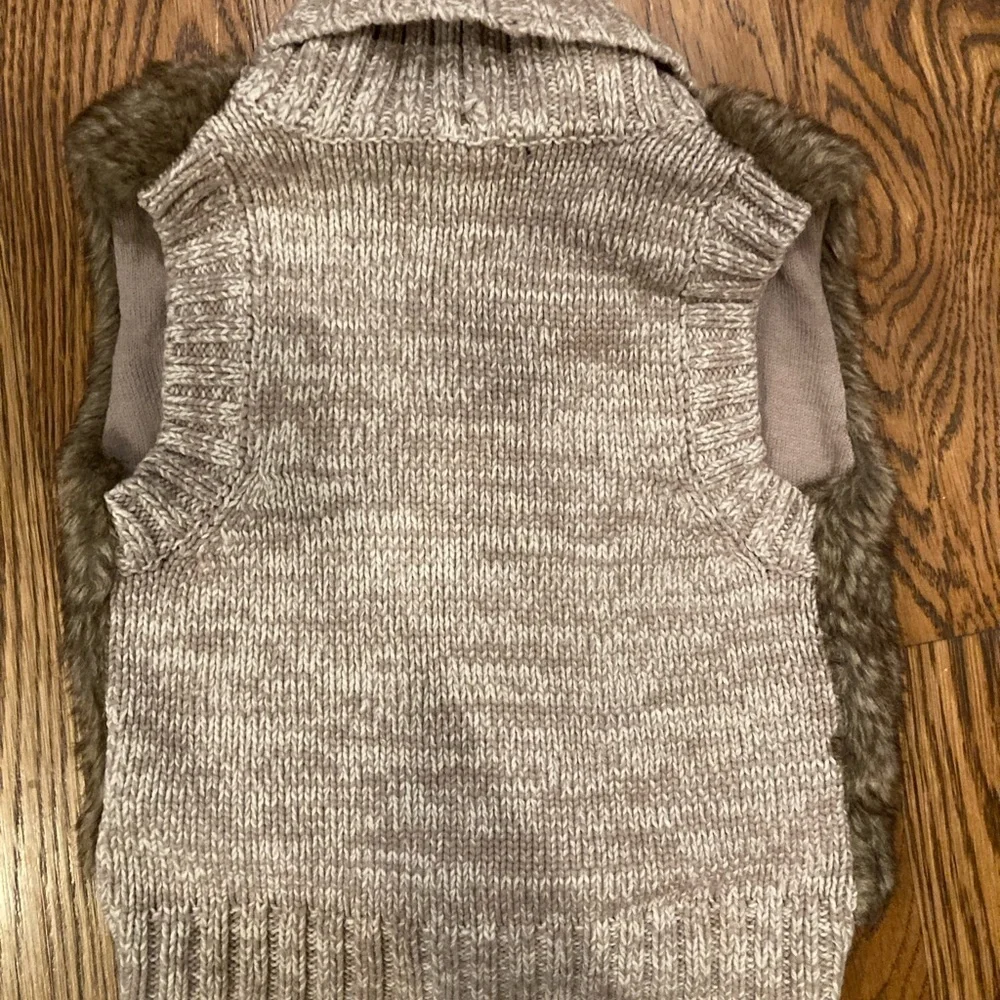 Cynthia Rowley faux fur girls sweater‎ vest in Brown. Sz-4